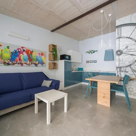 Tra Muretto E Budello Con Posto Auto