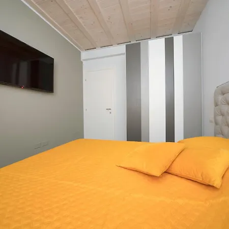 Appartement Tra Muretto E Budello Con Posto Auto Alassio