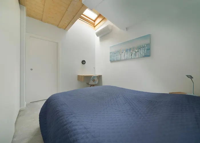 Tra Muretto E Budello Con Posto Auto Daire *