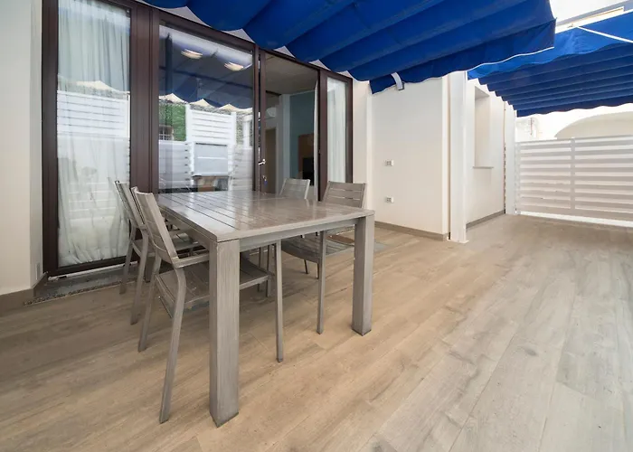 Tra Muretto E Budello Con Posto Auto *